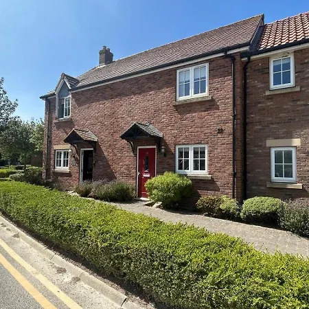Mirobelle Cottage- Part Of The The Bay Village With Pool, Gym And Direct Access, Pub, Restaurant, Tennis And Meadows Walks *