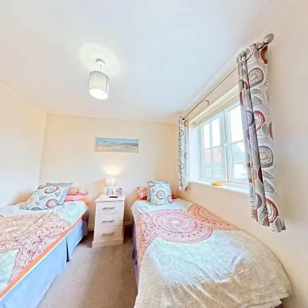 Mirobelle Cottage- Part Of The The Bay Village With Pool, Gym And Direct Access, Pub, Restaurant, Tennis And Meadows Walks