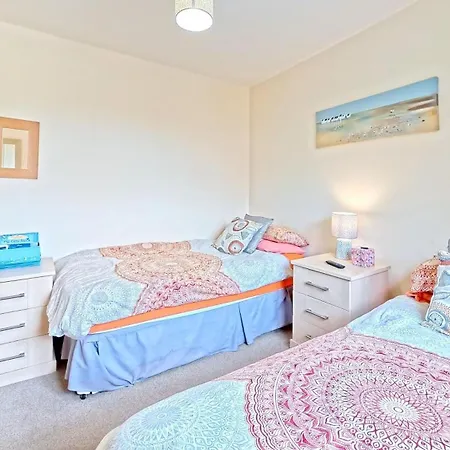 Сasa de vacaciones Mirobelle Cottage- Part Of The The Bay Village With Pool, Gym And Direct Access, Pub, Restaurant, Tennis And Meadows Walks *