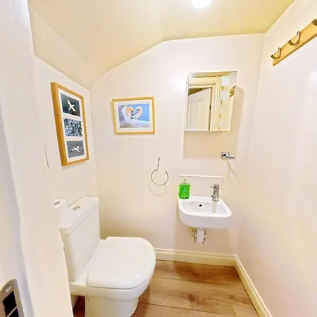 Mirobelle Cottage- Part Of The The Bay Village With Pool, Gym And Direct Access, Pub, Restaurant, Tennis And Meadows Walks