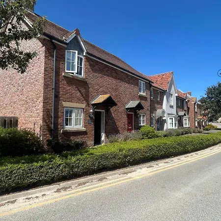 Mirobelle Cottage- Part Of The The Bay Village With Pool, Gym And Direct Access, Pub, Restaurant, Tennis And Meadows Walks * Filey