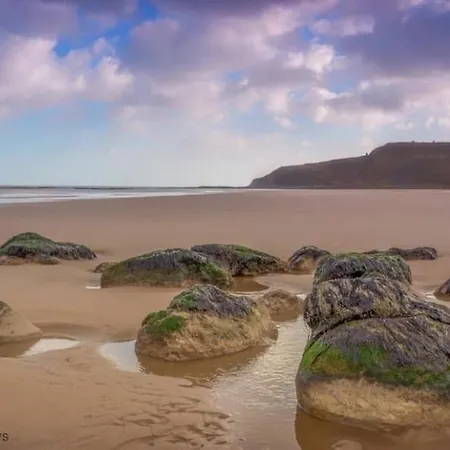 Сasa de vacaciones Mirobelle Cottage- Part Of The The Bay Village With Pool, Gym And Direct Access, Pub, Restaurant, Tennis And Meadows Walks Filey